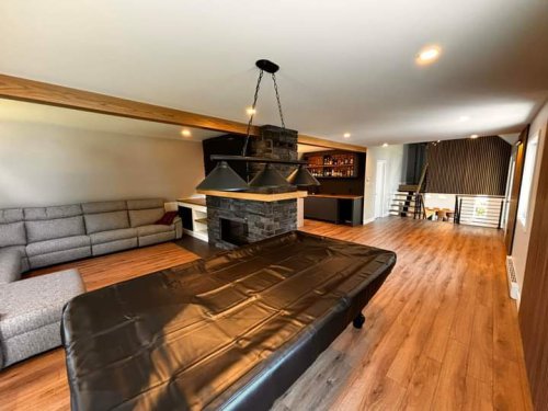 finition sous-sol /foyer 3 faces, mini bar...