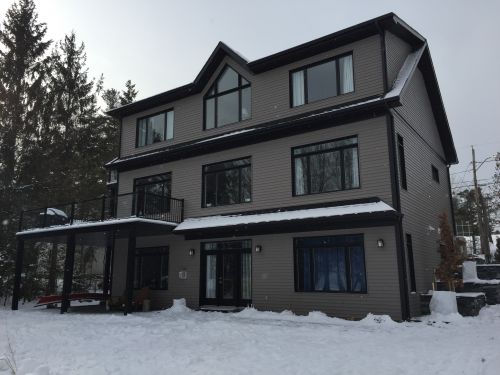 Fentre  battant noir avec imposte